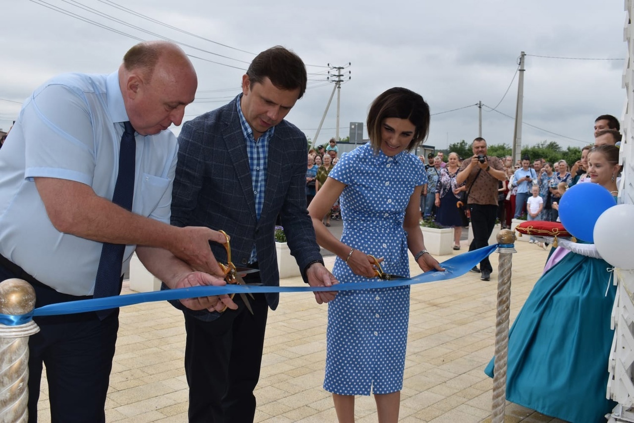 Сегодня состоялось торжественное открытие обновленного парка- усадьбы  Шеншиных в д. Волково, благоустроенного в рамках национального проекта  